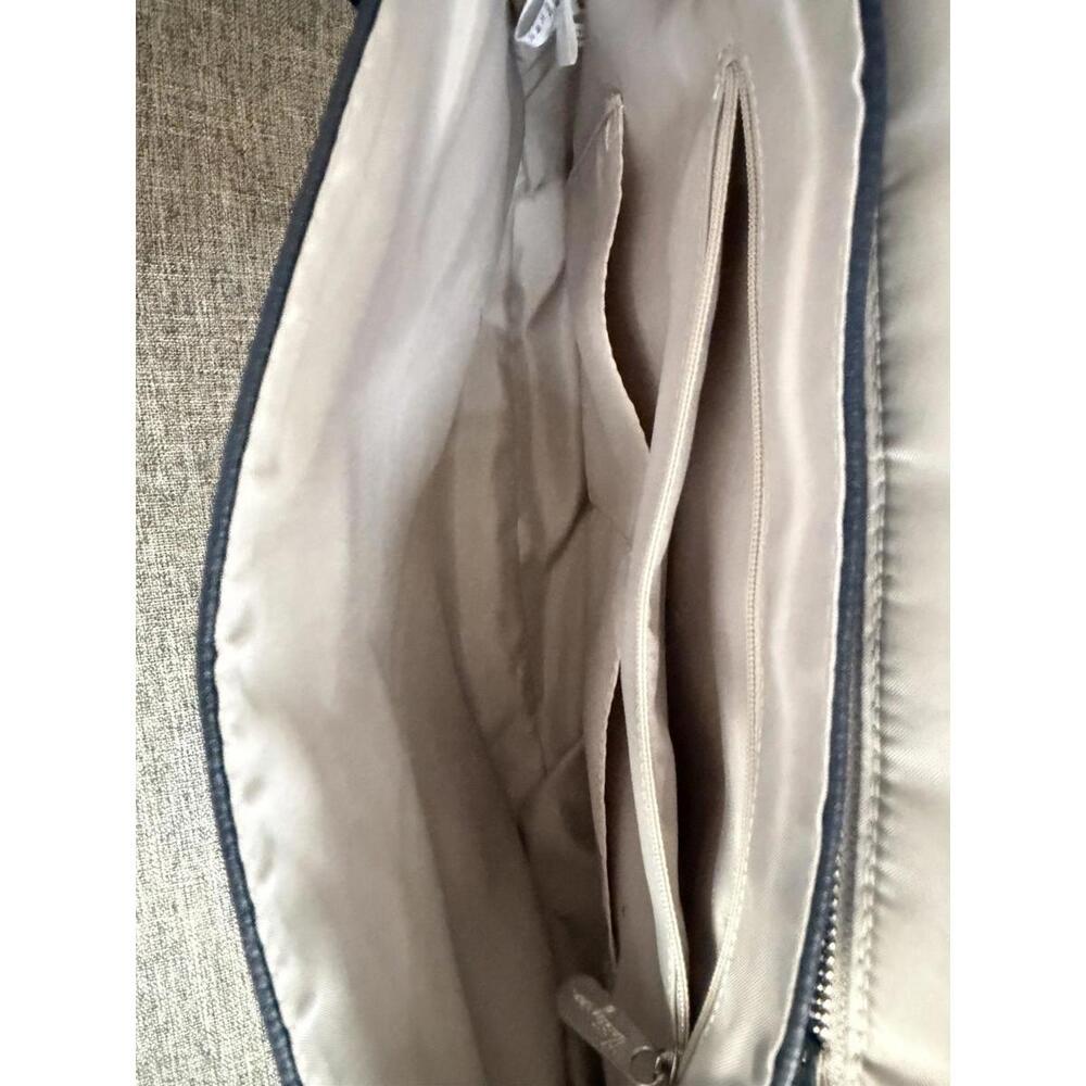 Thirty One Studio Classic Convertible Pebbled Crossbody With Fab Flourish Flap - Picture 6 of 9